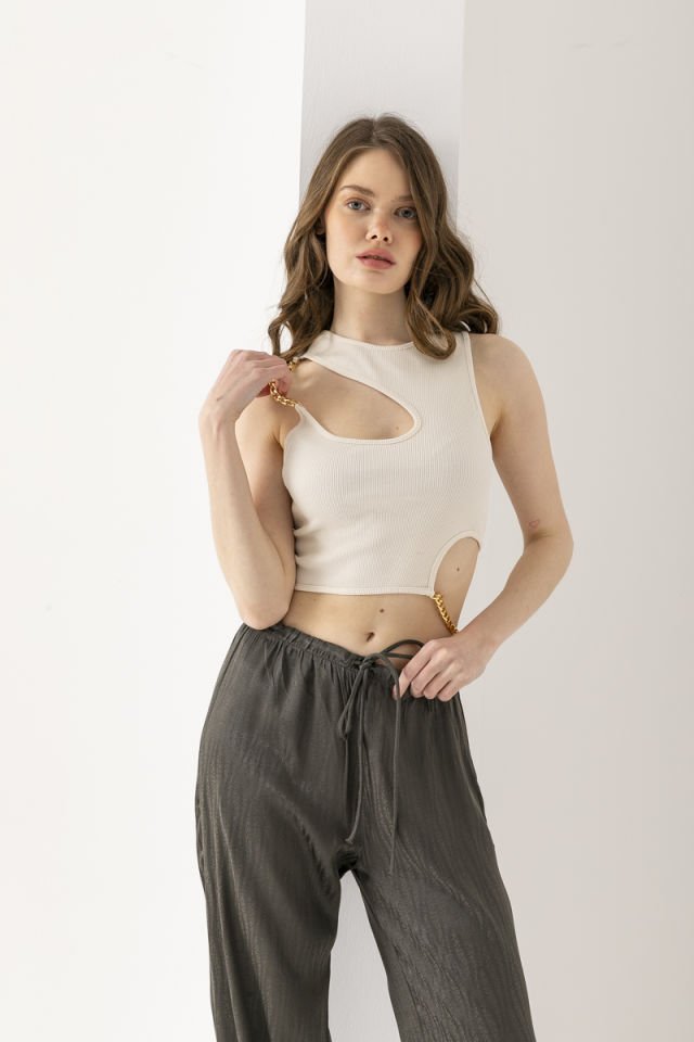 Zincir Detaylı Ekru Crop