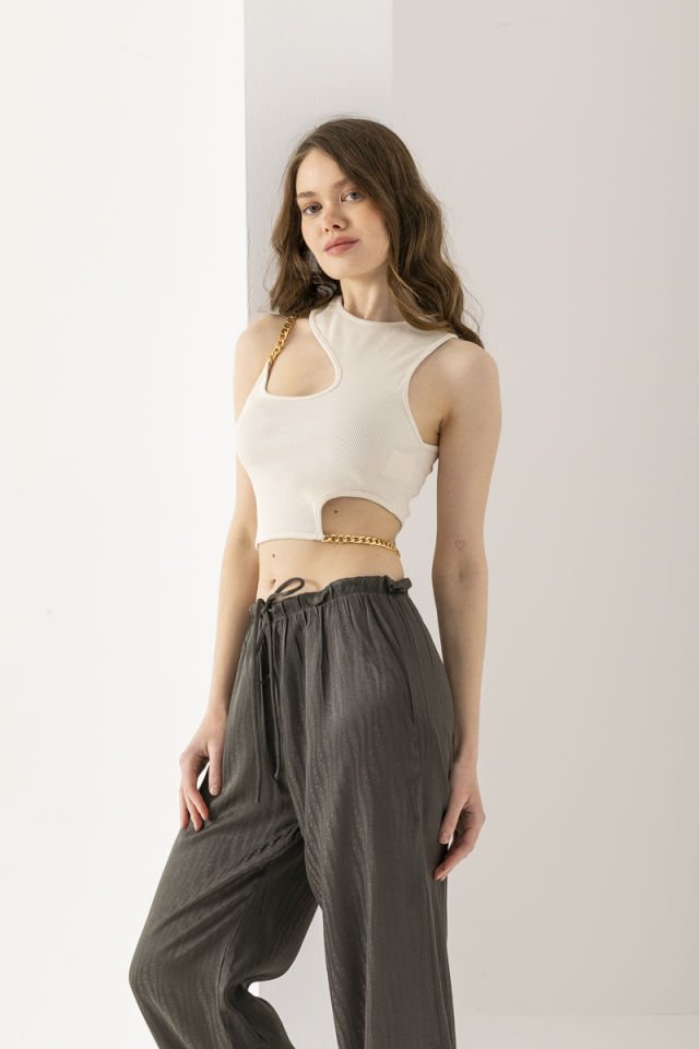 Zincir Detaylı Ekru Crop